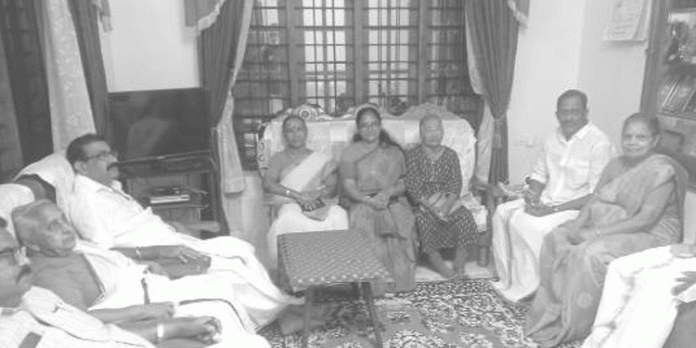 ഓര്മ പുതുക്കാന് വീണ്ടും ഒത്തുകൂടി അയിരൂര് ഗ്രാമ പഞ്ചായത്തില് 2000 ല് തെരഞ്ഞെടുക്കപ്പെട്ട അംഗങ്ങള് ഓര്മ പുതുക്കാന് വീണ്ടും ഒത്തുകൂടി അയിരൂര് ഗ്രാമ പഞ്ചായത്തില് 2000 ല് തെരഞ്ഞെടുക്കപ്പെട്ട അംഗങ്ങള്