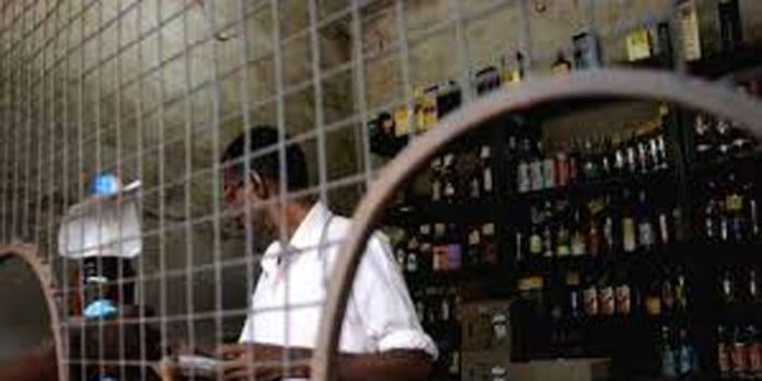 ഓപ്പറേഷൻ മൂൺലൈറ്റ് ; ഇടുക്കിയിൽ അഞ്ച് ബിവറേജസ് ഔട്ട്ലെറ്റുകളിൽ ക്രമക്കേട് കണ്ടെത്തി ഓപ്പറേഷൻ മൂൺലൈറ്റ് ; ഇടുക്കിയിൽ അഞ്ച് ബിവറേജസ് ഔട്ട്ലെറ്റുകളിൽ ക്രമക്കേട് കണ്ടെത്തി
