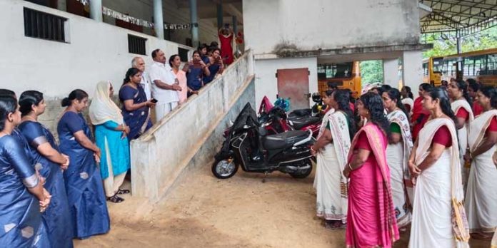 തിരികെ സ്കൂളിലേയ്ക്ക് പരിപാടി നടത്തി തിരികെ സ്കൂളിലേയ്ക്ക് പരിപാടി നടത്തി