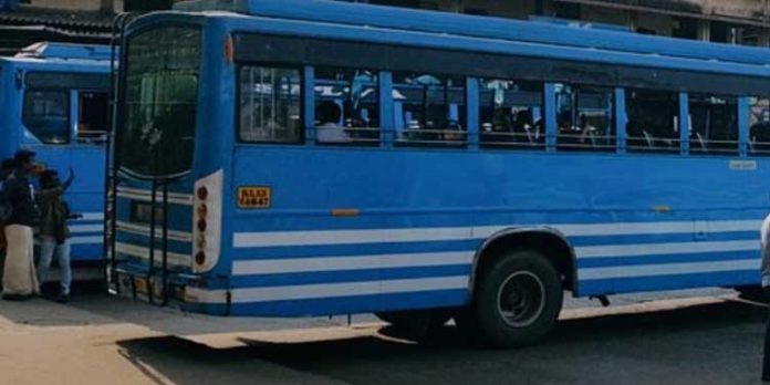 ആറാം ക്ലാസ്സുകാരിയെ ബസ് കണ്ടക്ടർ പാതി വഴിയിൽ ഇറക്കി വിട്ടെന്ന് പരാതി ആറാം ക്ലാസ്സുകാരിയെ ബസ് കണ്ടക്ടർ പാതി വഴിയിൽ ഇറക്കി വിട്ടെന്ന് പരാതി