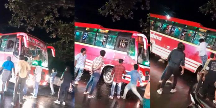 ഓവർടേക്ക് ചെയ്തതിന് ബസ് തടഞ്ഞ് ഡ്രൈവറെ മർദ്ദിച്ചു ; നാലുപേർ കസ്റ്റഡിയിൽ ഓവർടേക്ക് ചെയ്തതിന് ബസ് തടഞ്ഞ് ഡ്രൈവറെ മർദ്ദിച്ചു ; നാലുപേർ കസ്റ്റഡിയിൽ