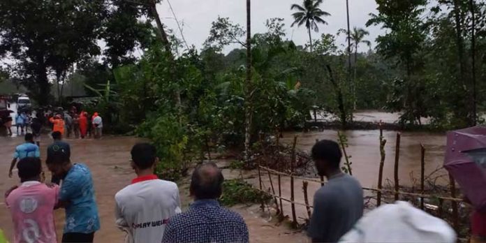 കനത്ത മഴ ; റാന്നിയിൽ വീടുകളില് വെള്ളം കയറി കനത്ത മഴ ; റാന്നിയിൽ വീടുകളില് വെള്ളം കയറി