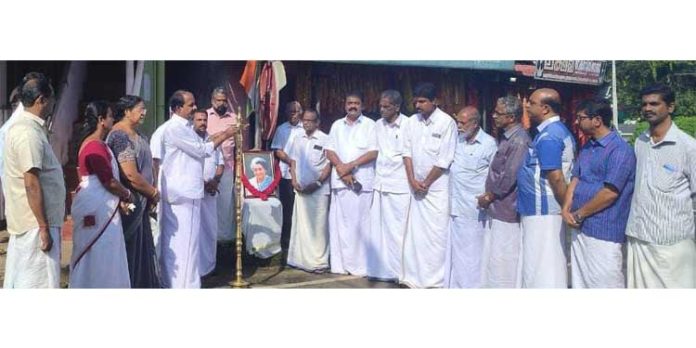 ഇന്ദിരാ ഗാന്ധി ലോക നേതാവ് ; സാമുവൽ കിഴക്കുപുറം ഇന്ദിരാ ഗാന്ധി ലോക നേതാവ് ; സാമുവൽ കിഴക്കുപുറം