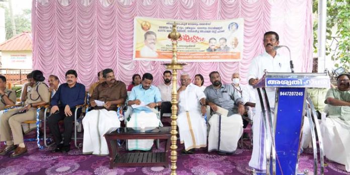 നിലയ്ക്കല് കേന്ദ്രീകരിച്ച് എല്ലാ സൗകര്യങ്ങളും കൂടിയ ആശുപത്രി നിര്മിക്കും : മന്ത്രി കെ രാധാകൃഷ്ണന് നിലയ്ക്കല് കേന്ദ്രീകരിച്ച് എല്ലാ സൗകര്യങ്ങളും കൂടിയ ആശുപത്രി നിര്മിക്കും : മന്ത്രി കെ രാധാകൃഷ്ണന്