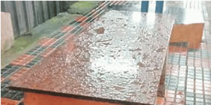 ശബരിമല തീർഥാടനകാലം അരികെ ; ചെങ്ങന്നൂർ റെയിൽവേ സ്റ്റേഷൻ കെട്ടിടത്തിന്റെ ചോർച്ചയ്ക്ക് പരിഹാരമായിട്ടില്ല ശബരിമല തീർഥാടനകാലം അരികെ ; ചെങ്ങന്നൂർ റെയിൽവേ സ്റ്റേഷൻ കെട്ടിടത്തിന്റെ ചോർച്ചയ്ക്ക് പരിഹാരമായിട്ടില്ല