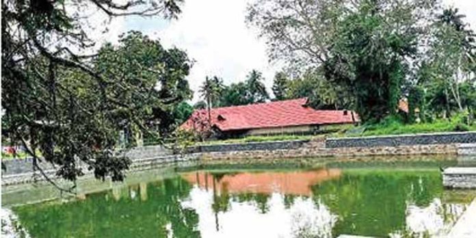 തൃച്ചിറ്റാറ്റ് മഹാവിഷ്ണു ക്ഷേത്രത്തിലെ നവീകരിച്ച ശംഖതീർഥക്കുളം നാടിന് സമര്പ്പിക്കും തൃച്ചിറ്റാറ്റ് മഹാവിഷ്ണു ക്ഷേത്രത്തിലെ നവീകരിച്ച ശംഖതീർഥക്കുളം നാടിന് സമര്പ്പിക്കും