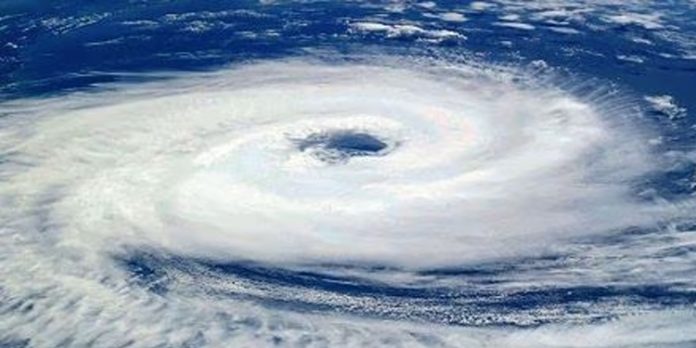 തേജ് ചുഴലിക്കാറ്റ് ; ഒമാനിൽ രണ്ട് ദിവസം അവധി പ്രഖ്യാപിച്ചു തേജ് ചുഴലിക്കാറ്റ് ; ഒമാനിൽ രണ്ട് ദിവസം അവധി പ്രഖ്യാപിച്ചു