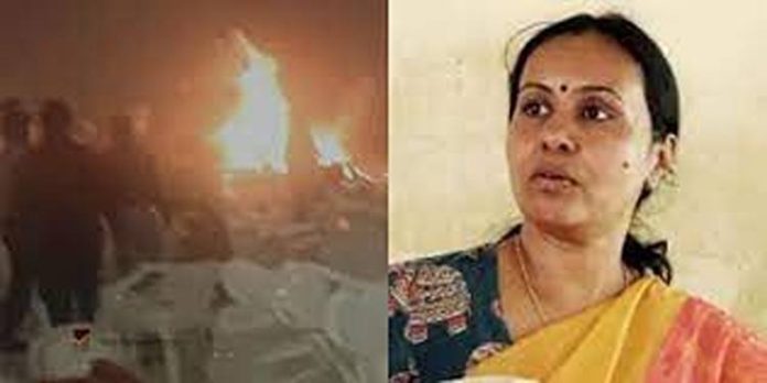 കളമശേരി സ്ഫോടനം: കോട്ടയം മെഡിക്കല് കോളജിലെ ബേണ്സ് ടീം എത്തും കളമശേരി സ്ഫോടനം: കോട്ടയം മെഡിക്കല് കോളജിലെ ബേണ്സ് ടീം എത്തും