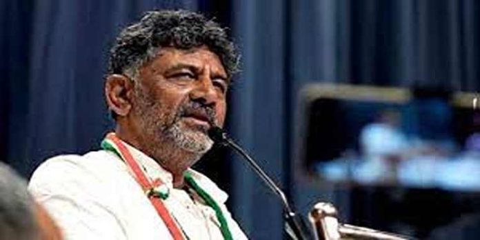 40ഓളം ബിജെപി, ജെഡിഎസ് നേതാക്കള് കോണ്ഗ്രസില് ചേരാന് താല്പര്യം അറിയിച്ചതായി ഡി.കെ ശിവകുമാര് 40ഓളം ബിജെപി, ജെഡിഎസ് നേതാക്കള് കോണ്ഗ്രസില് ചേരാന് താല്പര്യം അറിയിച്ചതായി ഡി.കെ ശിവകുമാര്