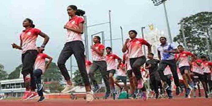 ജില്ലാ സ്കൂൾ കായികമേളയും സംസ്ഥാന കായികമേളയും അടുത്തടുത്ത്; ആശങ്കയിൽ അധ്യാപകരും വിദ്യാർഥികളും ജില്ലാ സ്കൂൾ കായികമേളയും സംസ്ഥാന കായികമേളയും അടുത്തടുത്ത്; ആശങ്കയിൽ അധ്യാപകരും വിദ്യാർഥികളും