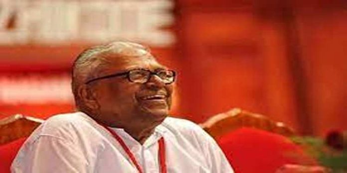 വി.എസിന്റെ നൂറാം പിറന്നാളാഘോഷത്തില് നിന്നും മുന് പിഎക്ക് വിലക്ക് വി.എസിന്റെ നൂറാം പിറന്നാളാഘോഷത്തില് നിന്നും മുന് പിഎക്ക് വിലക്ക്