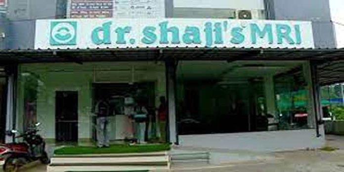 ലൈസന്സില്ലാതെ പ്രവര്ത്തിച്ചിരുന്ന എംആര്ഐ സ്കാനിംഗ് കേന്ദ്രം ആരോഗ്യവകുപ്പ് പൂട്ടിച്ചു ലൈസന്സില്ലാതെ പ്രവര്ത്തിച്ചിരുന്ന എംആര്ഐ സ്കാനിംഗ് കേന്ദ്രം ആരോഗ്യവകുപ്പ് പൂട്ടിച്ചു