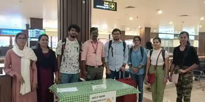 യുദ്ധഭൂമിയില് നിന്ന് ആശ്വാസ തീരത്തേക്ക് ; ഇസ്രയേലില് നിന്നെത്തിയ ആദ്യ സംഘത്തിലെ അഞ്ച് മലയാളികൾ നാടണഞ്ഞു യുദ്ധഭൂമിയില് നിന്ന് ആശ്വാസ തീരത്തേക്ക് ; ഇസ്രയേലില് നിന്നെത്തിയ ആദ്യ സംഘത്തിലെ അഞ്ച് മലയാളികൾ നാടണഞ്ഞു