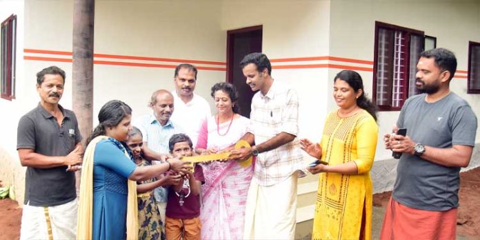 ഡോ. എം. എസ്. സുനിലിന്റെ 293 – മത് സ്നേഹഭവനം പ്രജിത കൃഷ്ണകുമാറിനും കുടുംബത്തിനും ഡോ. എം. എസ്. സുനിലിന്റെ 293 – മത് സ്നേഹഭവനം പ്രജിത കൃഷ്ണകുമാറിനും കുടുംബത്തിനും