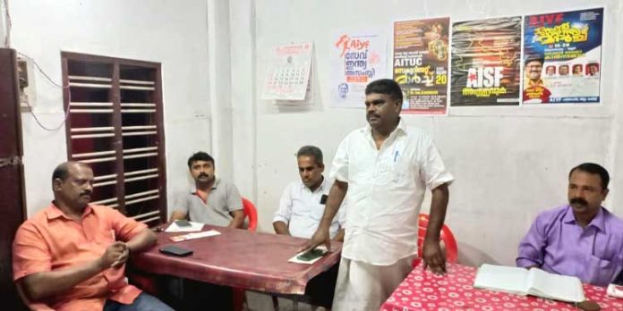 ടിംബര് മേഖലയിലെ തൊഴിലാളികള്ക്ക് കയറ്റിയിറക്ക് കൂലി വര്ദ്ധിപ്പിക്കണമെന്ന് എ.ഐ.ടി.യു.സി ടിംബര് മേഖലയിലെ തൊഴിലാളികള്ക്ക് കയറ്റിയിറക്ക് കൂലി വര്ദ്ധിപ്പിക്കണമെന്ന് എ.ഐ.ടി.യു.സി
