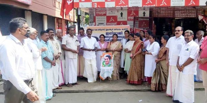ഇന്ദിരാഗാന്ധി രക്തസാക്ഷിത്വ ദിനം ആചരിച്ച് മഹിള കോൺഗ്രസ് ഇന്ദിരാഗാന്ധി രക്തസാക്ഷിത്വ ദിനം ആചരിച്ച് മഹിള കോൺഗ്രസ്