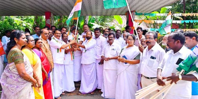 യുഡിഎഫ് കൊടുമൺ മണ്ഡലം കമ്മിറ്റിയുടെ നേതൃത്വത്തിൽ പദയാത്ര നടത്തി യുഡിഎഫ് കൊടുമൺ മണ്ഡലം കമ്മിറ്റിയുടെ നേതൃത്വത്തിൽ പദയാത്ര നടത്തി