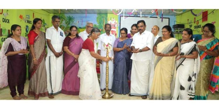 വിദ്യാര്ഥികള്ക്കായി കഥകളി മുദ്രാ പരിശീലന കളരി ആരംഭിച്ചു വിദ്യാര്ഥികള്ക്കായി കഥകളി മുദ്രാ പരിശീലന കളരി ആരംഭിച്ചു