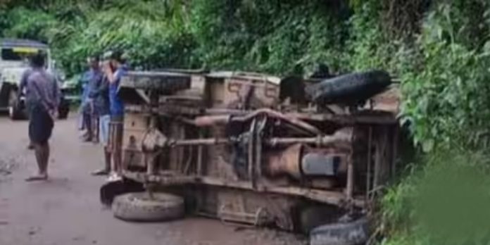 ഇടുക്കി നെടുങ്കണ്ടത്ത് ജീപ്പ് മറിഞ്ഞ് തൊഴിലാളികള്ക്ക് പരിക്ക് ഇടുക്കി നെടുങ്കണ്ടത്ത് ജീപ്പ് മറിഞ്ഞ് തൊഴിലാളികള്ക്ക് പരിക്ക്