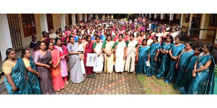 തിരികെ സ്കൂളിലേക്ക് ; രണ്ടാം ബാച്ചിൻ്റെ പ്രവേശനോത്സവം നടത്തി തിരികെ സ്കൂളിലേക്ക് ; രണ്ടാം ബാച്ചിൻ്റെ പ്രവേശനോത്സവം നടത്തി
