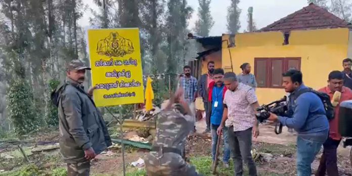 മൂന്നാറില് കയ്യേറ്റമൊഴിപ്പിക്കല് നടപടികൾ ആരംഭിച്ച് ദൗത്യസംഘം മൂന്നാറില് കയ്യേറ്റമൊഴിപ്പിക്കല് നടപടികൾ ആരംഭിച്ച് ദൗത്യസംഘം
