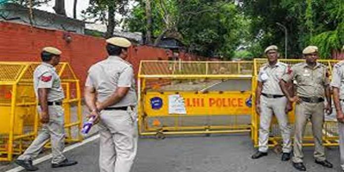 രണ്ടര കോടി രൂപയുടെ സർക്കാർ ഫണ്ട് തട്ടി ; 10 പോലീസുകാരെ പ്രോസിക്യൂട്ട് ചെയ്യാൻ അനുമതി രണ്ടര കോടി രൂപയുടെ സർക്കാർ ഫണ്ട് തട്ടി ; 10 പോലീസുകാരെ പ്രോസിക്യൂട്ട് ചെയ്യാൻ അനുമതി