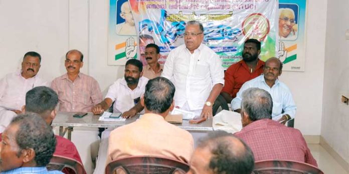 തടി വെട്ടി കയറ്റ് മേഖലയിൽ പണിയെടുക്കുന്ന തൊഴിലാളികളുടെ കൂലി വര്ദ്ധിപ്പിക്കണം തടി വെട്ടി കയറ്റ് മേഖലയിൽ പണിയെടുക്കുന്ന തൊഴിലാളികളുടെ കൂലി വര്ദ്ധിപ്പിക്കണം