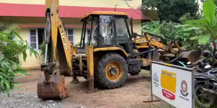 പോലീസ് സ്റ്റേഷനിൽ നിന്ന് തൊണ്ടിമുതൽ കടത്തിക്കൊണ്ടുപോയി ; ആറുപേർ അറസ്റ്റിൽ പോലീസ് സ്റ്റേഷനിൽ നിന്ന് തൊണ്ടിമുതൽ കടത്തിക്കൊണ്ടുപോയി ; ആറുപേർ അറസ്റ്റിൽ