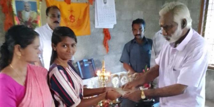 വിദ്യാഭ്യാസ ധനസഹായം വിതരണം ചെയ്തു വിദ്യാഭ്യാസ ധനസഹായം വിതരണം ചെയ്തു