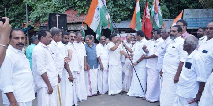 പിണറായി സർക്കാരിന്റെ അഴിമതിക്കെതിരെ യുഡിഎഫ് പദയാത്ര നടത്തി പിണറായി സർക്കാരിന്റെ അഴിമതിക്കെതിരെ യുഡിഎഫ് പദയാത്ര നടത്തി