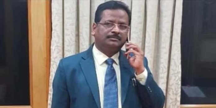 ജസ്റ്റിസ് എം.വി. മുരളിധരനെ മണിപ്പൂർ ഹൈക്കോടതി ആക്ടിംഗ് ചീഫ് ജസ്റ്റിസ് സ്ഥാനത്ത് നിന്ന് മാറ്റി ജസ്റ്റിസ് എം.വി. മുരളിധരനെ മണിപ്പൂർ ഹൈക്കോടതി ആക്ടിംഗ് ചീഫ് ജസ്റ്റിസ് സ്ഥാനത്ത് നിന്ന് മാറ്റി