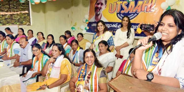 വീണ ജോർജിന്റെ ഓഫീസിൽ നിറയെ അഴിമതിയുടെ കറുത്ത വറ്റുകളാണെന്ന് ജെബി മേത്തർ എം.പി വീണ ജോർജിന്റെ ഓഫീസിൽ നിറയെ അഴിമതിയുടെ കറുത്ത വറ്റുകളാണെന്ന് ജെബി മേത്തർ എം.പി