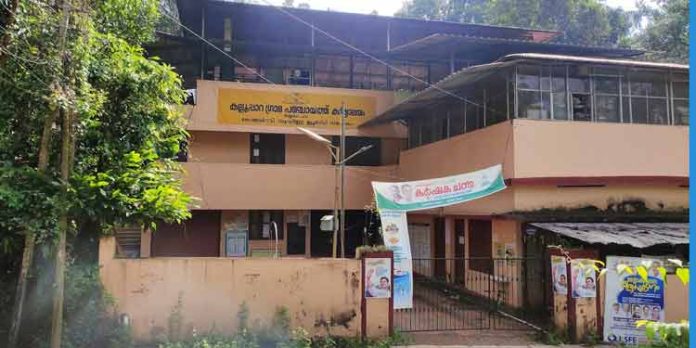 മാലിന്യം തളളിയ വ്യക്തിയെ പിടികൂടാന് സഹായിച്ച ആളിന് പാരിതോഷികം നല്കി മാലിന്യം തളളിയ വ്യക്തിയെ പിടികൂടാന് സഹായിച്ച ആളിന് പാരിതോഷികം നല്കി
