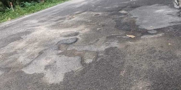 ശബരിമല സീസണ് അടുത്തിട്ടും റോഡുകളുടെ പുനരുദ്ധാരണം എങ്ങും എത്തിയില്ല ശബരിമല സീസണ് അടുത്തിട്ടും റോഡുകളുടെ പുനരുദ്ധാരണം എങ്ങും എത്തിയില്ല