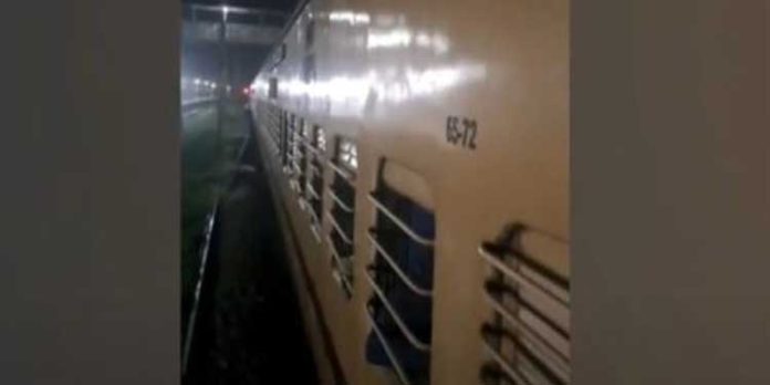 മാവേലി എക്സ്പ്രസ് കാസര്ഗോഡ് വെച്ച് ട്രാക്കുമാറി ഓടി ; ഒഴിവായത് വന് ദുരന്തം മാവേലി എക്സ്പ്രസ് കാസര്ഗോഡ് വെച്ച് ട്രാക്കുമാറി ഓടി ; ഒഴിവായത് വന് ദുരന്തം