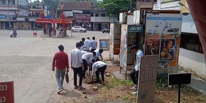 റാന്നി ഗവ. ഐ റ്റി ഐ വിദ്യാർത്ഥികൾ പെരുമ്പുഴ ബസ് സ്റ്റാൻ്റും പരിസരവും ശുചീകരിച്ചു റാന്നി ഗവ. ഐ റ്റി ഐ വിദ്യാർത്ഥികൾ പെരുമ്പുഴ ബസ് സ്റ്റാൻ്റും പരിസരവും ശുചീകരിച്ചു