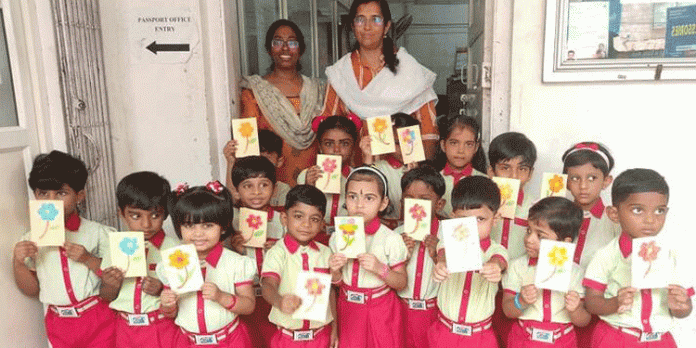 തപാൽ വാരാഘോഷം ; പോസ്റ്റ് ഓഫീസ് സന്ദര്ശിച്ച് കിഡീസ് ക്രൗൺ സ്കൂള് വിദ്യാര്ഥികള് തപാൽ വാരാഘോഷം ; പോസ്റ്റ് ഓഫീസ് സന്ദര്ശിച്ച് കിഡീസ് ക്രൗൺ സ്കൂള് വിദ്യാര്ഥികള്