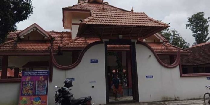 ആലും തുരുത്തി ഭഗവതി ക്ഷേത്രത്തിലെ നവരാത്രി ആഘോഷം ആരംഭിച്ചു ആലും തുരുത്തി ഭഗവതി ക്ഷേത്രത്തിലെ നവരാത്രി ആഘോഷം ആരംഭിച്ചു