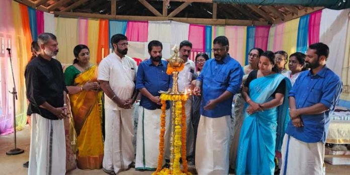 കൂട്ടായ്മകള് പ്രദേശത്തിന്റെ വികസനം ലക്ഷ്യംവെച്ചുള്ളതാകണം : ചിറ്റയം ഗോപകുമാര് കൂട്ടായ്മകള് പ്രദേശത്തിന്റെ വികസനം ലക്ഷ്യംവെച്ചുള്ളതാകണം : ചിറ്റയം ഗോപകുമാര്
