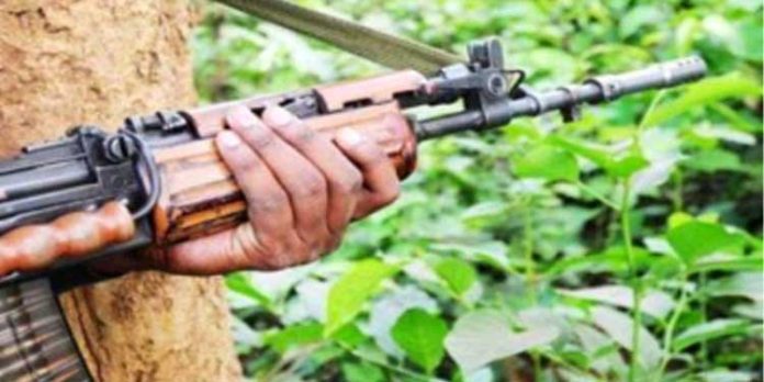 കണ്ണൂരില് മാവോവാദികള് വനംവകുപ്പ് വാച്ചര്മാര്ക്കു നേരെ വെടിയുതിര്ത്തു കണ്ണൂരില് മാവോവാദികള് വനംവകുപ്പ് വാച്ചര്മാര്ക്കു നേരെ വെടിയുതിര്ത്തു