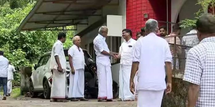 കോൺഗ്രസ് എ ഗ്രൂപ്പ് നേതാക്കളുടെ രഹസ്യ യോഗം മലപ്പുറത്ത് കോൺഗ്രസ് എ ഗ്രൂപ്പ് നേതാക്കളുടെ രഹസ്യ യോഗം മലപ്പുറത്ത്