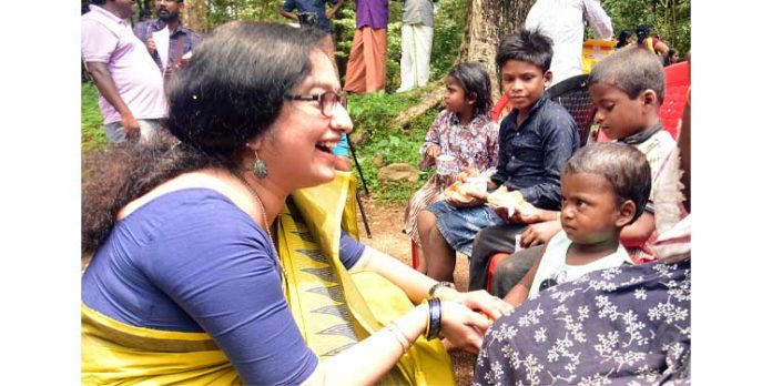 ജില്ലാ കളക്ടറുടെ ആഗ്രഹം സ്വീകരിച്ച് മഞ്ഞത്തോട്ടിലെ ജനങ്ങള് ജില്ലാ കളക്ടറുടെ ആഗ്രഹം സ്വീകരിച്ച് മഞ്ഞത്തോട്ടിലെ ജനങ്ങള്