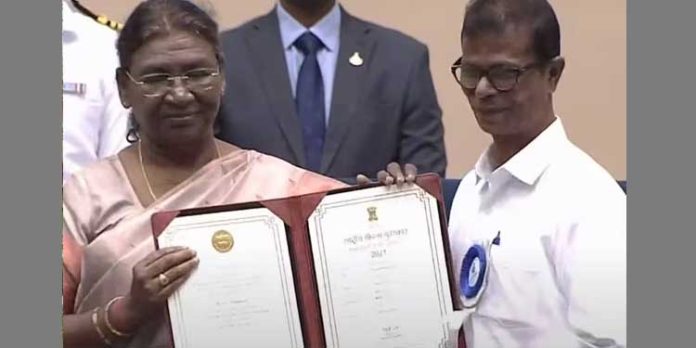 69ാമത് ദേശീയ ചലച്ചിത്ര പുരസ്കാരങ്ങള് വിതരണം ചെയ്തു 69ാമത് ദേശീയ ചലച്ചിത്ര പുരസ്കാരങ്ങള് വിതരണം ചെയ്തു
