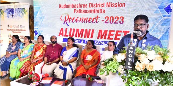 കുടുംബശ്രീ സ്ത്രീ മുന്നേറ്റത്തിന്റെ കേരള മാതൃക : ഡെപ്യൂട്ടി സ്പീക്കര് കുടുംബശ്രീ സ്ത്രീ മുന്നേറ്റത്തിന്റെ കേരള മാതൃക : ഡെപ്യൂട്ടി സ്പീക്കര്