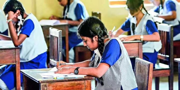 വിദ്യാര്ത്ഥികള്ക്ക് ‘ഒരു രാജ്യം ഒറ്റ ഐഡി കാര്ഡ്’ നടപ്പിലാക്കാനൊരുങ്ങി കേന്ദ്രം വിദ്യാര്ത്ഥികള്ക്ക് ‘ഒരു രാജ്യം ഒറ്റ ഐഡി കാര്ഡ്’ നടപ്പിലാക്കാനൊരുങ്ങി കേന്ദ്രം