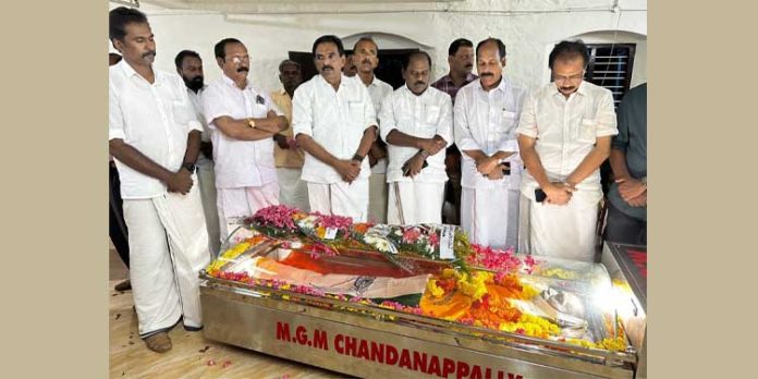 പ്രക്കാനം ഗോപാലകൃഷ്ണന് ആദരാജലികൾ അർപ്പിച്ചു പ്രക്കാനം ഗോപാലകൃഷ്ണന് ആദരാജലികൾ അർപ്പിച്ചു