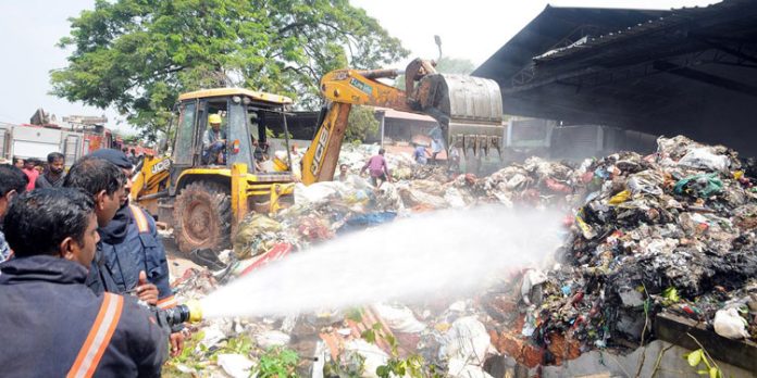 മാലിന്യസംസ്കരണ കേന്ദ്രത്തിലെ തീപിടുത്തം ; പ്രതി കോര്പറേഷനെന്ന് പ്രതിപക്ഷം മാലിന്യസംസ്കരണ കേന്ദ്രത്തിലെ തീപിടുത്തം ; പ്രതി കോര്പറേഷനെന്ന് പ്രതിപക്ഷം