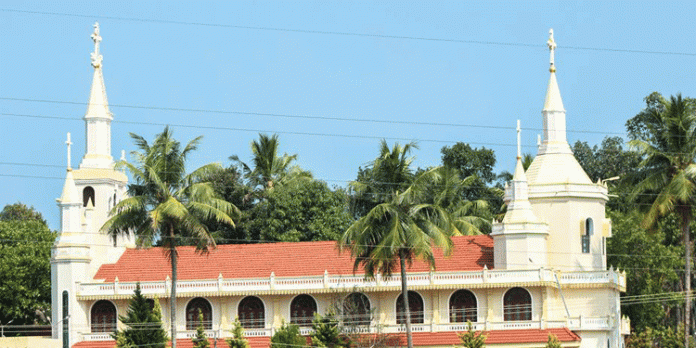 മുൻവികാരിമാരെയും ഇടവക പട്ടക്കാരെയും ആദരിച്ചു മുൻവികാരിമാരെയും ഇടവക പട്ടക്കാരെയും ആദരിച്ചു