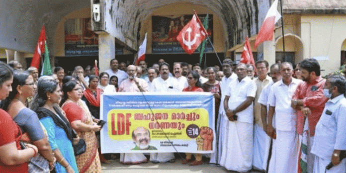 എൽഡിഎഫ് നേതൃത്വത്തിൽ റെയിൽവേ സ്റ്റേഷൻ മാർച്ചും ധർണയും നടത്തി എൽഡിഎഫ് നേതൃത്വത്തിൽ റെയിൽവേ സ്റ്റേഷൻ മാർച്ചും ധർണയും നടത്തി
