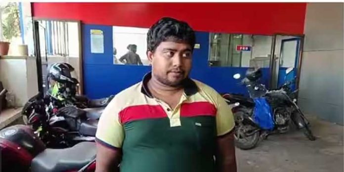 സ്കൂട്ടർ മോഷ്ടിച്ച് മുങ്ങിയ കള്ളനെ വടകര ജയിലിൽ നിന്നും പൊക്കി പോലീസ് സ്കൂട്ടർ മോഷ്ടിച്ച് മുങ്ങിയ കള്ളനെ വടകര ജയിലിൽ നിന്നും പൊക്കി പോലീസ്